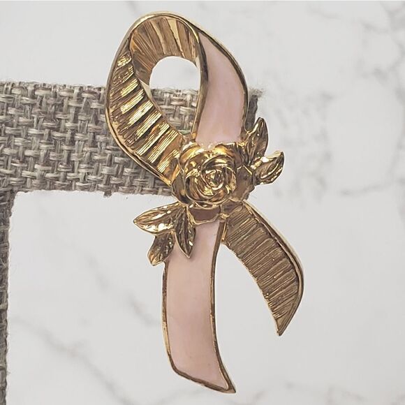 VINTAGE AVON Breast Cancer Awareness Ribbon Pin - Picture 1 of 5